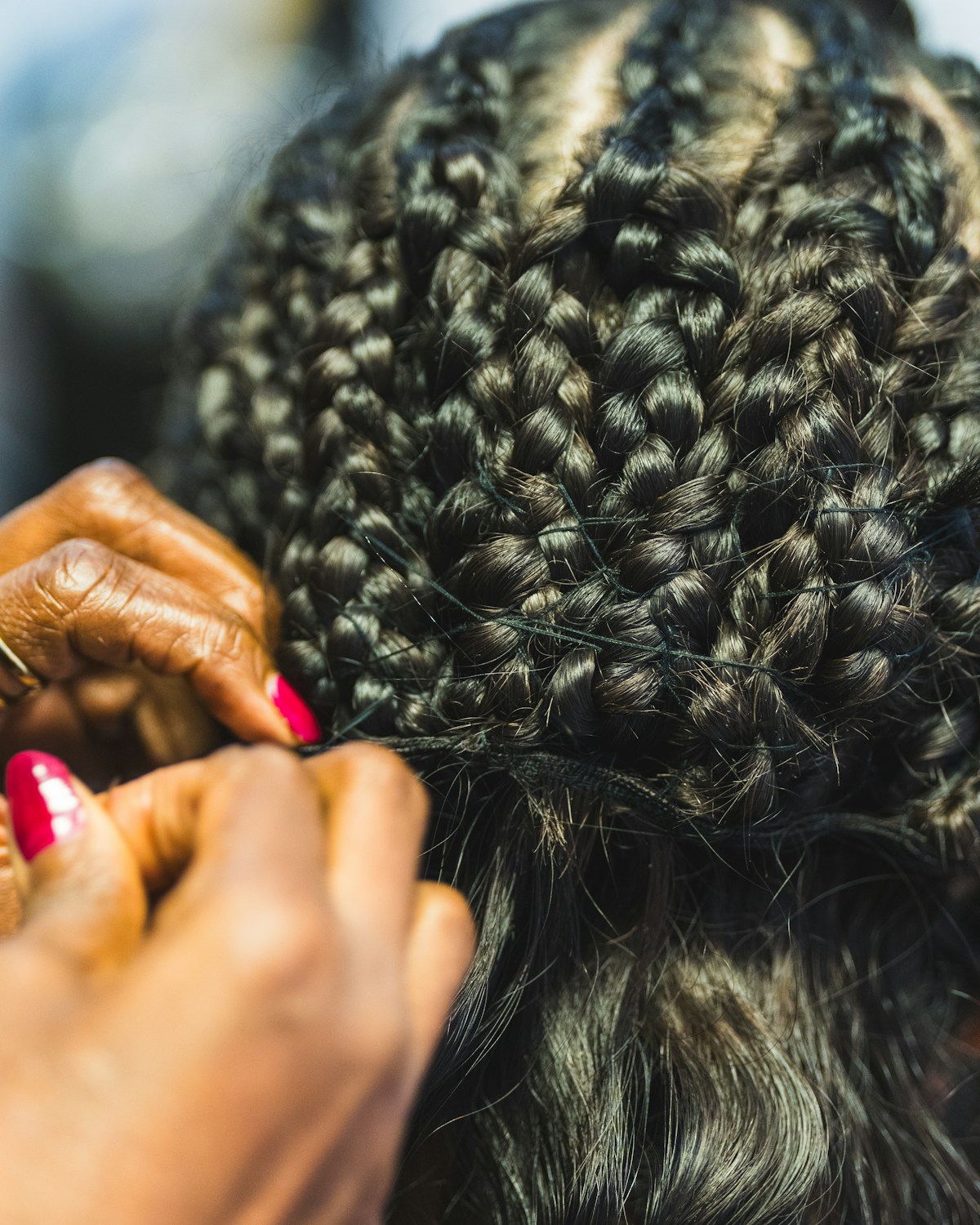 Feed-In Cornrows (6–8 Stitch Braids) by Yomaris Emilia