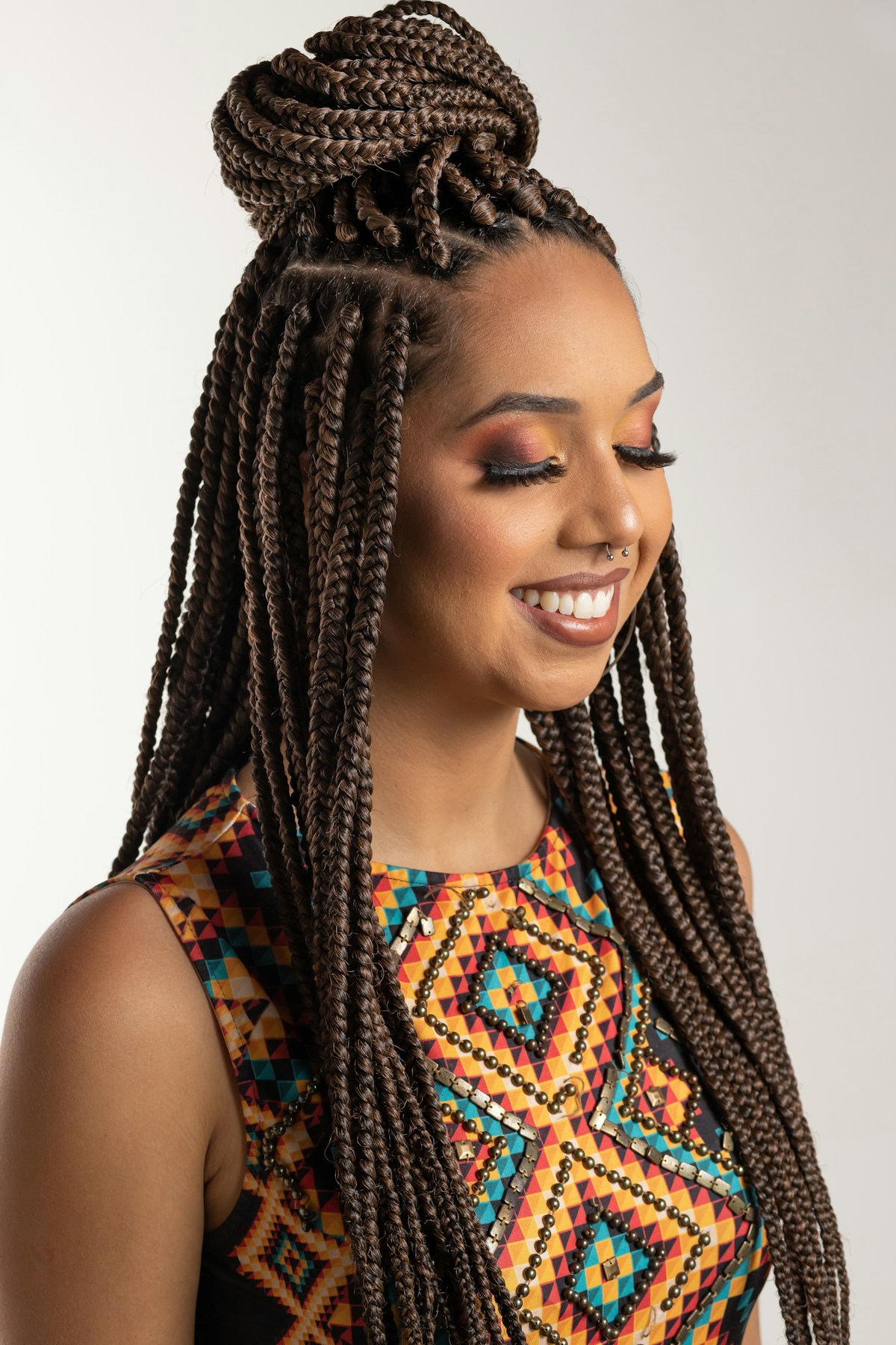 Knotless Box Braids (Medium, Mid-Back) by Yomaris Emilia
