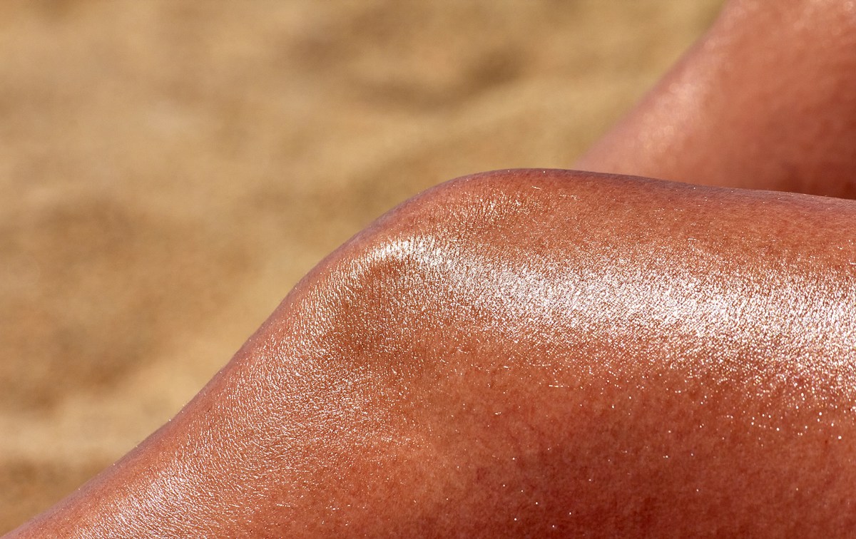 Custom Airbrush Spray Tan by Daysi Gomez
